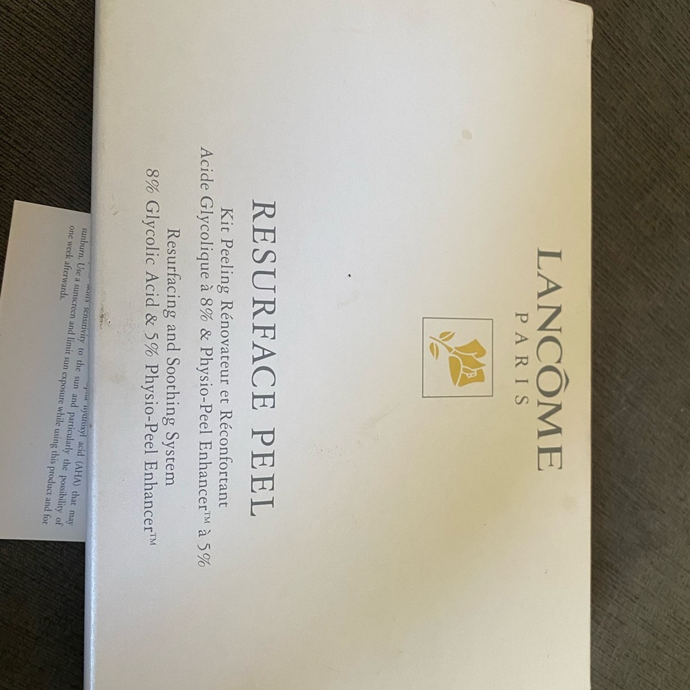 Lancôme Resurface Peel in White Packaging